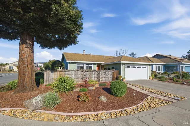 $759,000 | 542 Acadia Drive, Petaluma, CA 94954