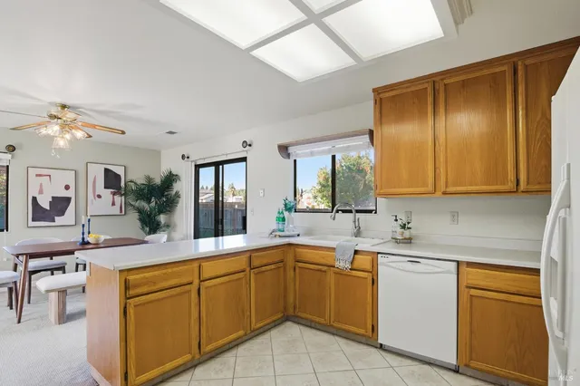 $759,000 | 542 Acadia Drive, Petaluma, CA 94954