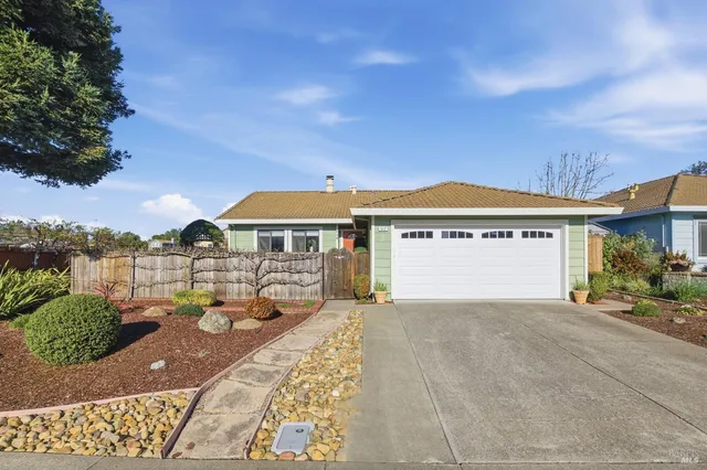 $759,000 | 542 Acadia Drive, Petaluma, CA 94954