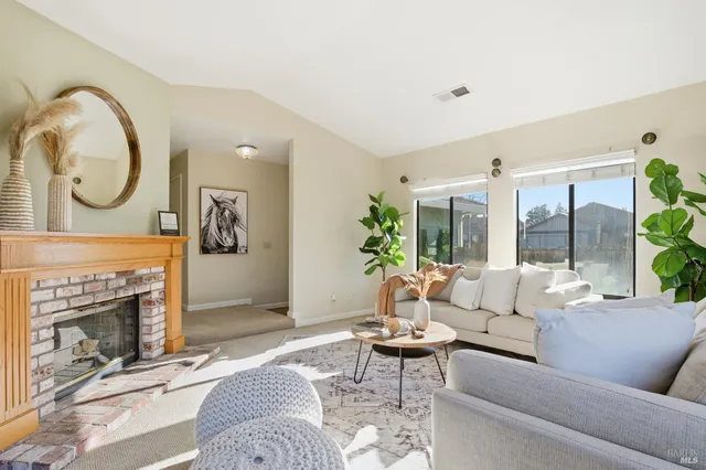 $759,000 | 542 Acadia Drive, Petaluma, CA 94954