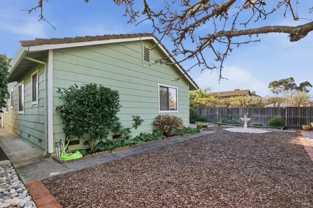$759,000 | 542 Acadia Drive, Petaluma, CA 94954