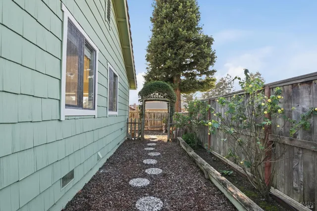 $759,000 | 542 Acadia Drive, Petaluma, CA 94954