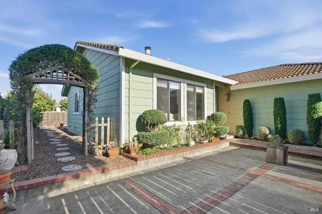 $759,000 | 542 Acadia Drive, Petaluma, CA 94954