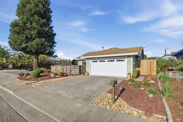 $759,000 | 542 Acadia Drive, Petaluma, CA 94954
