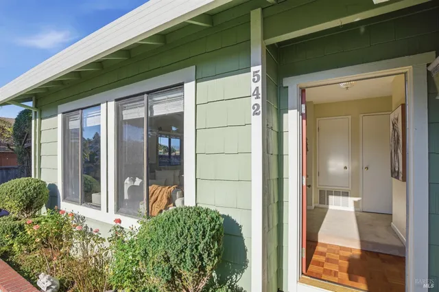 $759,000 | 542 Acadia Drive, Petaluma, CA 94954