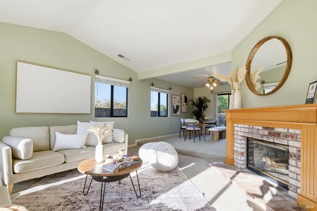 $759,000 | 542 Acadia Drive, Petaluma, CA 94954