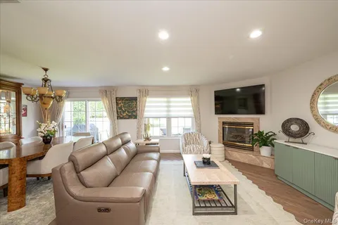 $829,000 | 55 Lakebridge Drive South, Kings Park, NY 11754
