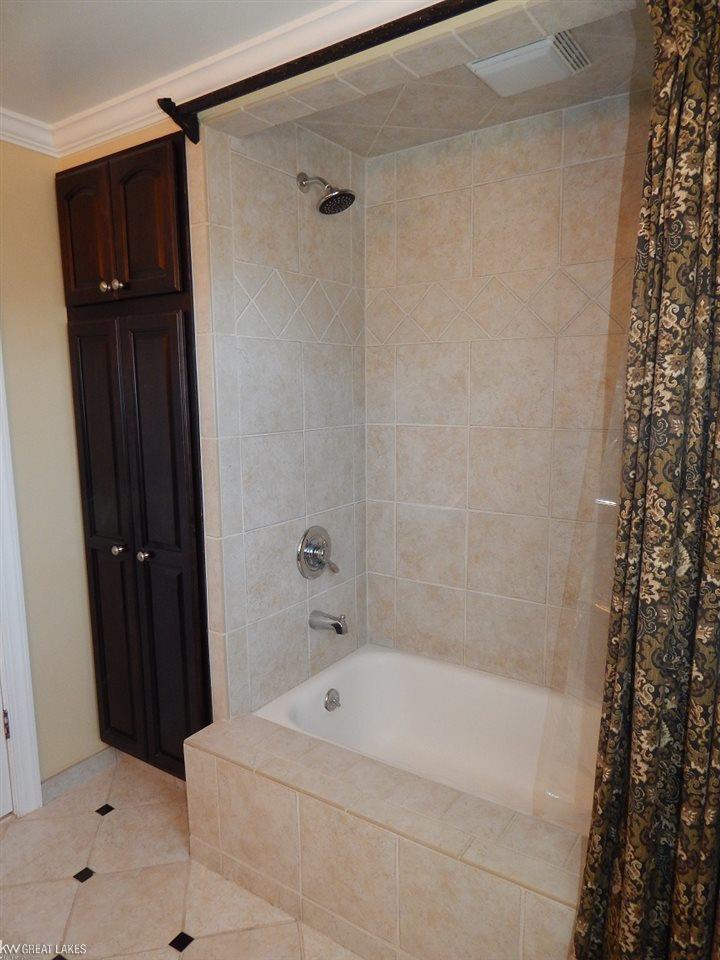 1505 Hampton Road Grosse Pointe Woods, MI 48236 - Photo 18 of 35