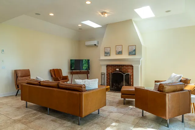 $949,000 | 794 Pleasant Point Road, Cushing, ME 04563