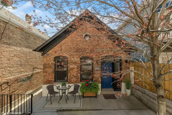$2,900 | 2009 West 17th Street, Unit 1F, Chicago, IL 60608