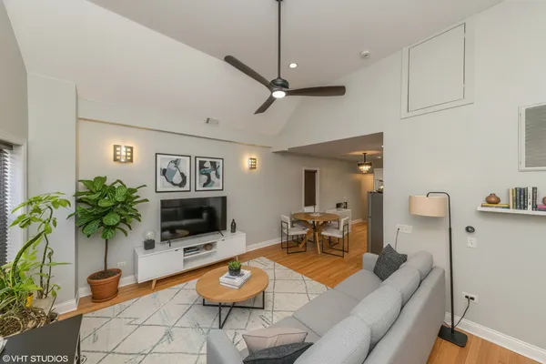 $2,900 | 2009 West 17th Street, Unit 1F, Chicago, IL 60608