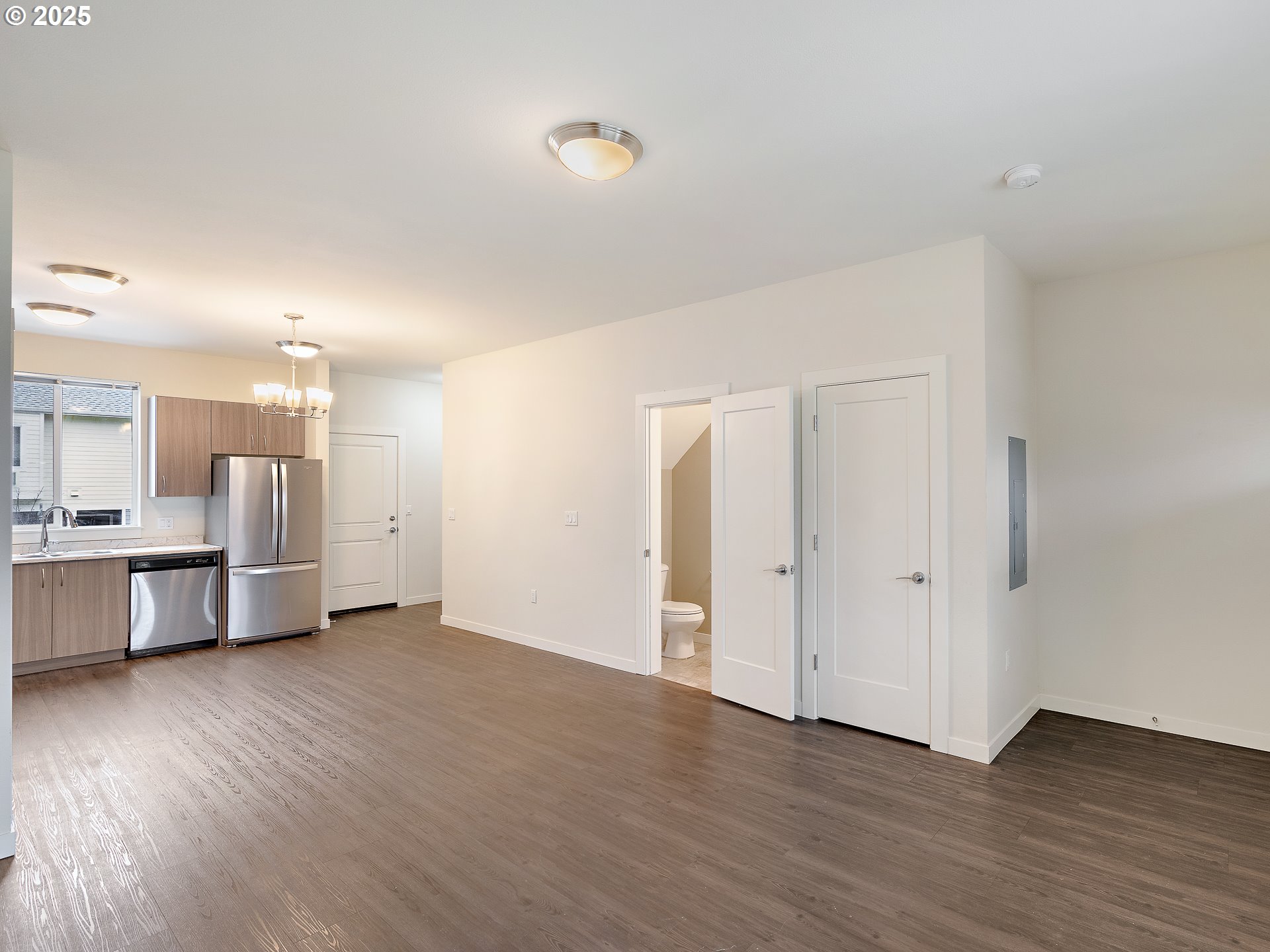 10829 East Burnside Street Portland, OR 97216 - Photo 4 of 23