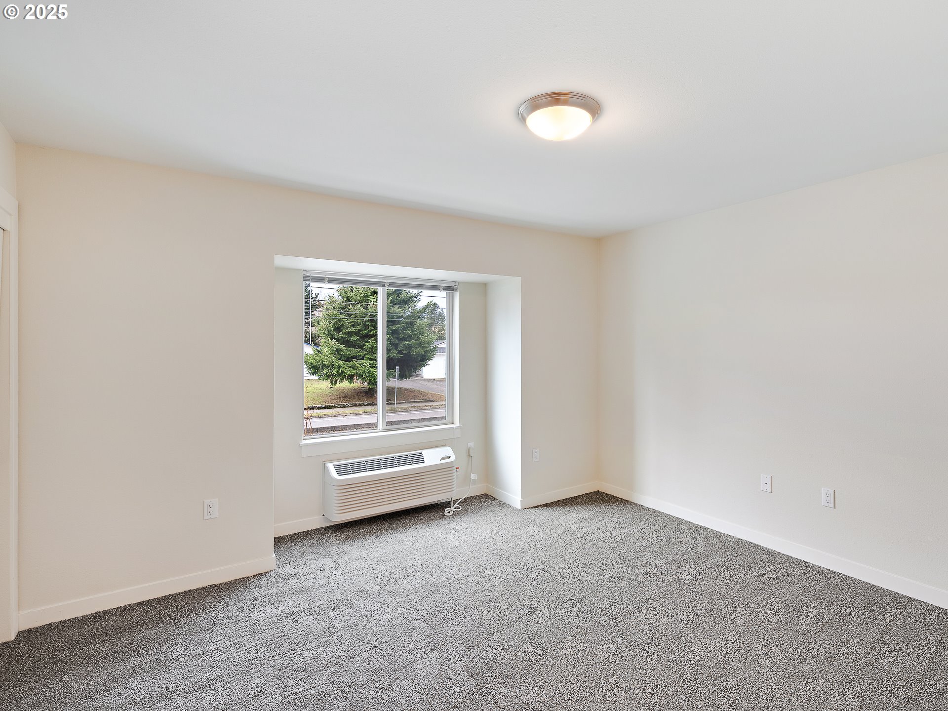 10829 East Burnside Street Portland, OR 97216 - Photo 7 of 23