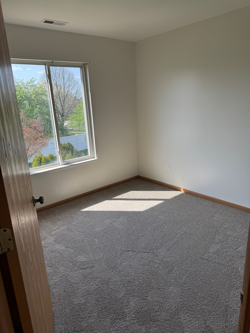 674 Shannon Drive, Unit 674 Romeoville, IL 60446 - Photo 9 of 13 an empty room with a window