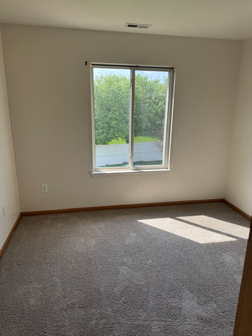674 Shannon Drive, Unit 674 Romeoville, IL 60446 - Photo 10 of 13 an empty room with a window