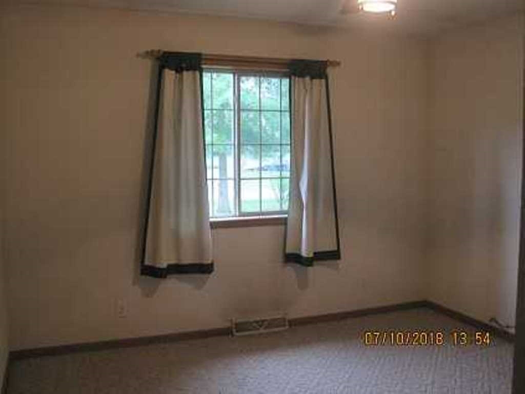 211 East Lake Road Geneva, IN 46740 - Photo 8 of 11 Gallery Image 8