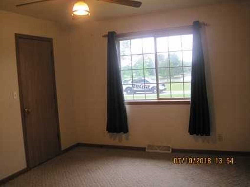 211 East Lake Road Geneva, IN 46740 - Photo 9 of 11 Gallery Image 9