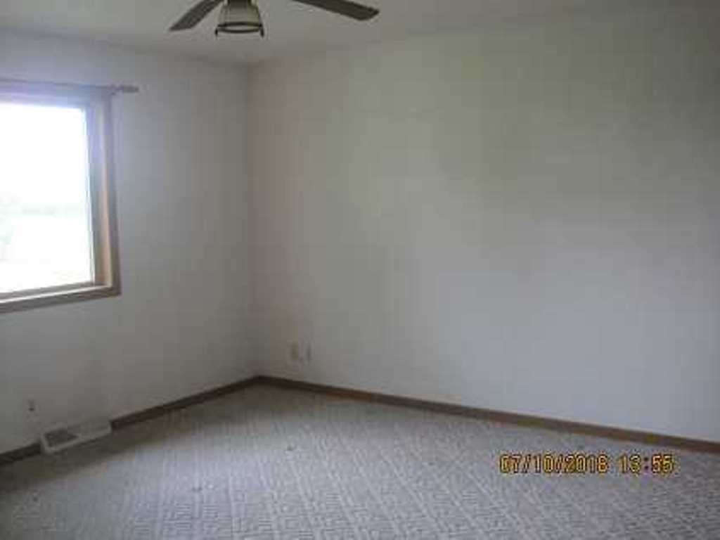 211 East Lake Road Geneva, IN 46740 - Photo 10 of 11 Gallery Image 10