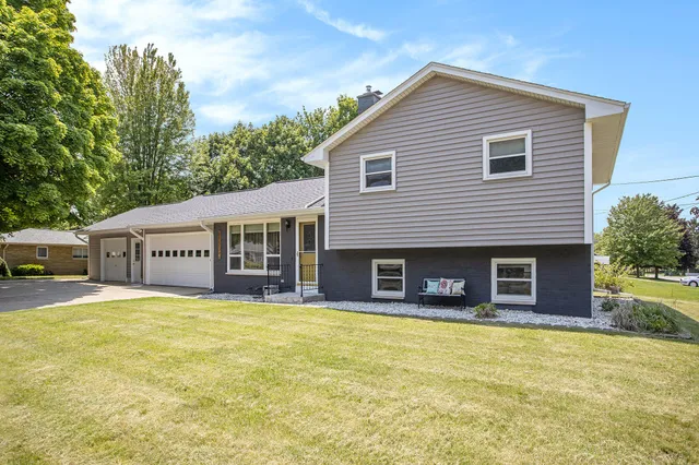 $299,500 | 802 Kay Street, Otsego, MI 49078