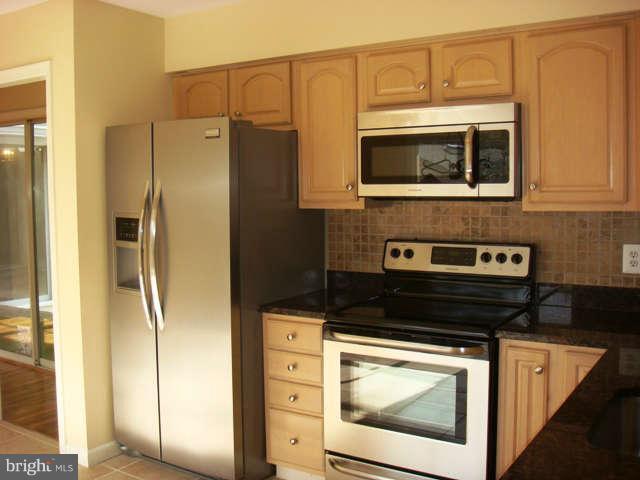 8205 Langbrook Road Springfield, VA 22152 - Photo 10 of 20 Kitchen