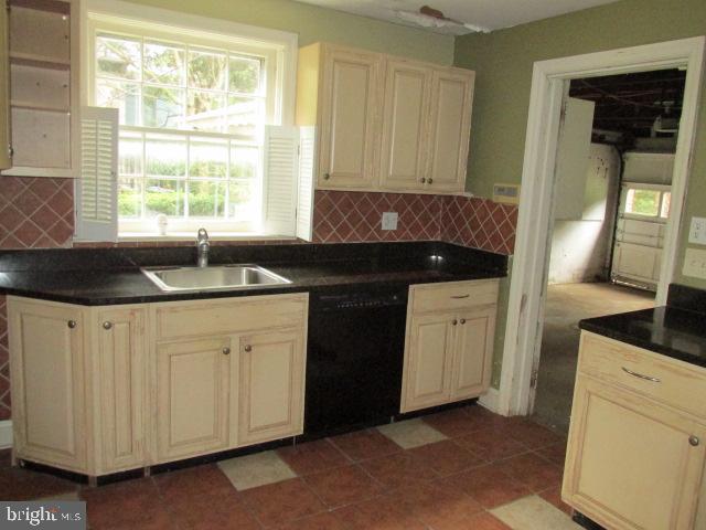 26 Upper Ferry Road Trenton, NJ 08628 - Photo 8 of 25