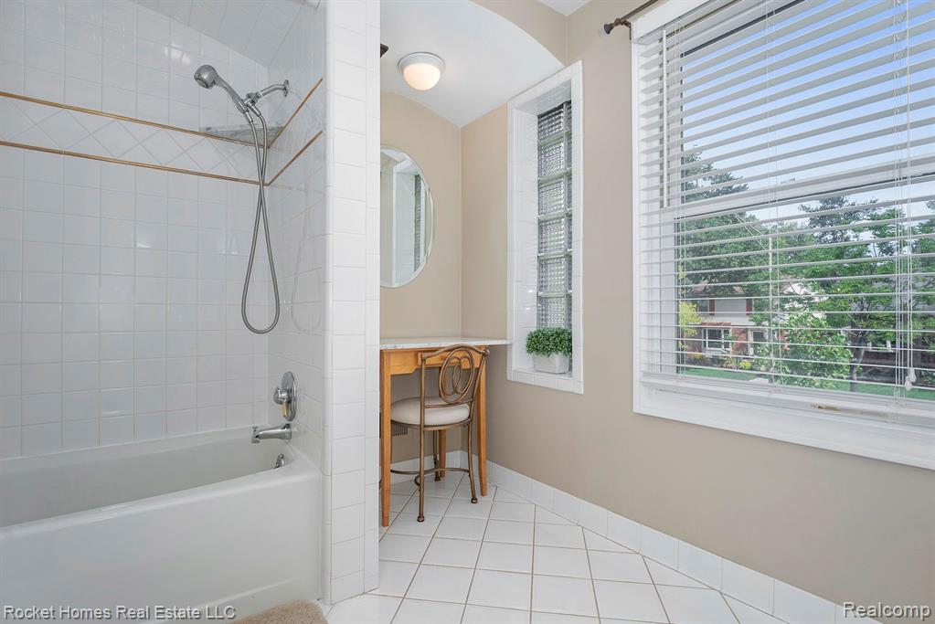 1629 Prestwick Road Grosse Pointe Woods, MI 48236 - Photo 24 of 37