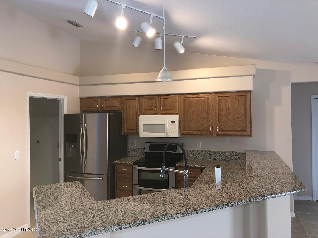 416 Freeman Road Northwest, Unit 13 Palm Bay, FL 32907 - Photo 9 of 18 416freemankitchen3
