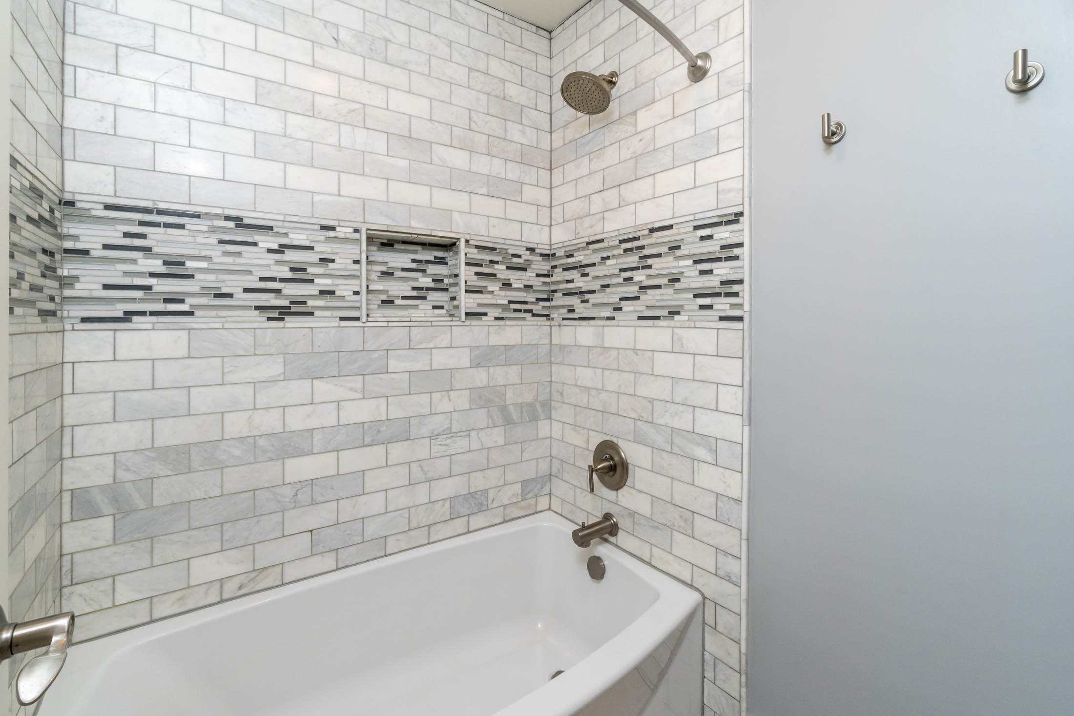 60010 East Ridgeview Drive Bend, OR 97702 - Photo 23 of 43 a bathroom with a bathtub and shower