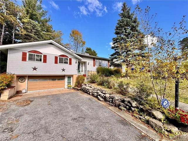 $297,500 | 1700 Southwestern Boulevard, West Seneca, NY 14224