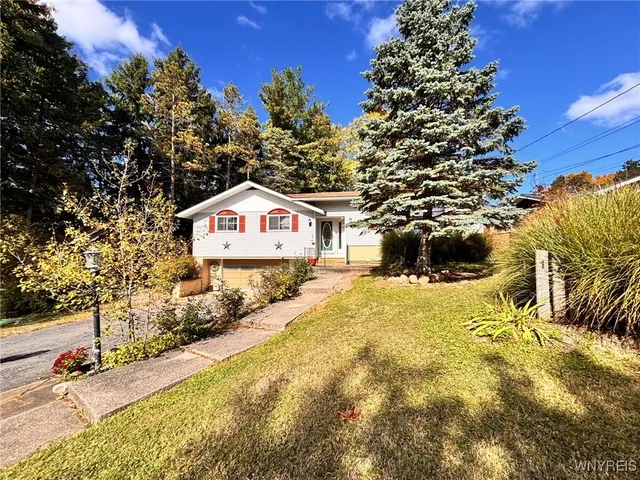 $297,500 | 1700 Southwestern Boulevard, West Seneca, NY 14224