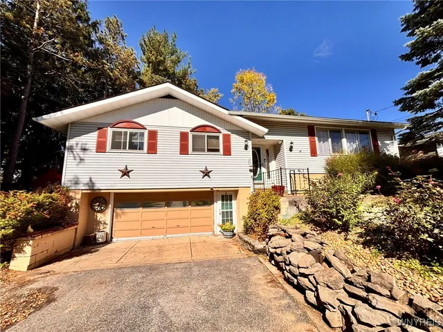 $297,500 | 1700 Southwestern Boulevard, West Seneca, NY 14224