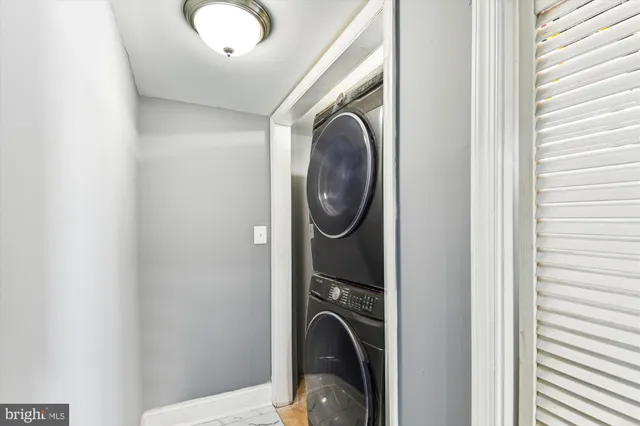 a close view of utility room with washer and dryer