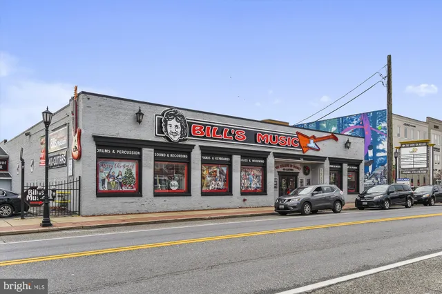 a front view of a residential houses