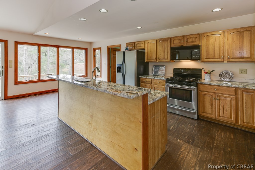 86 Moores Pointe Road Deltaville, VA 23043 - Photo 4 of 20 Gallery Image 4