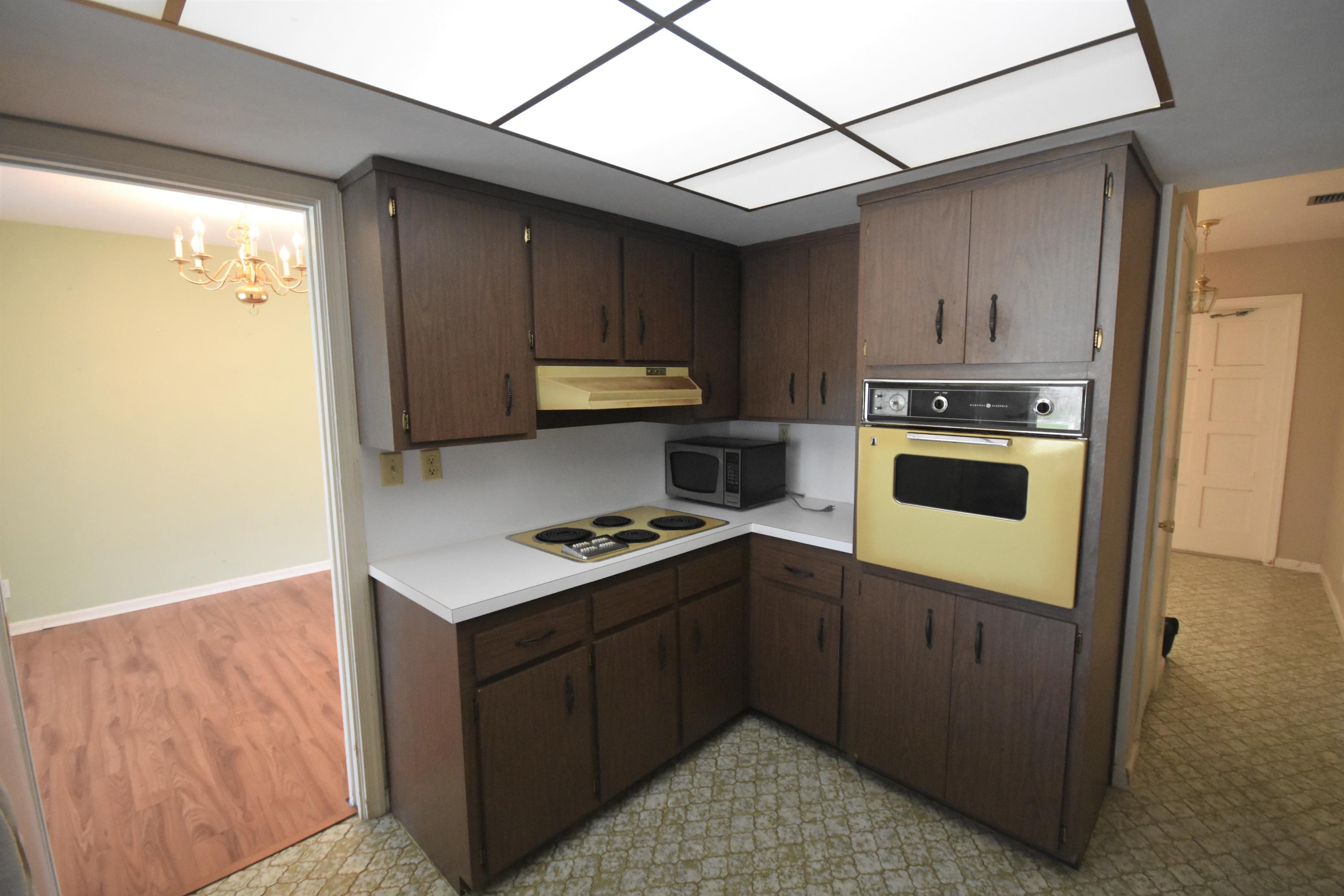 500 Northwest 12th Avenue Boca Raton, FL 33486 - Photo 8 of 23 Kitchen