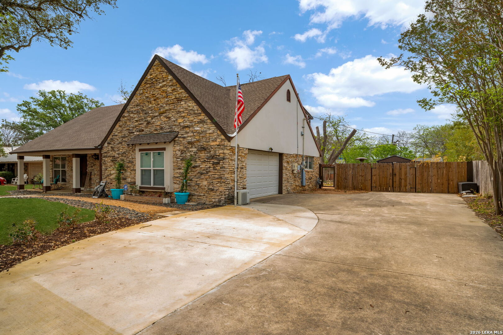 450 Spaceway Drive Windcrest, TX 78239 - Photo 3 of 35