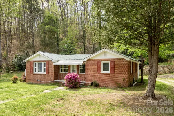 $349,500 | 603 Halsbury Avenue, Hendersonville, NC 28791