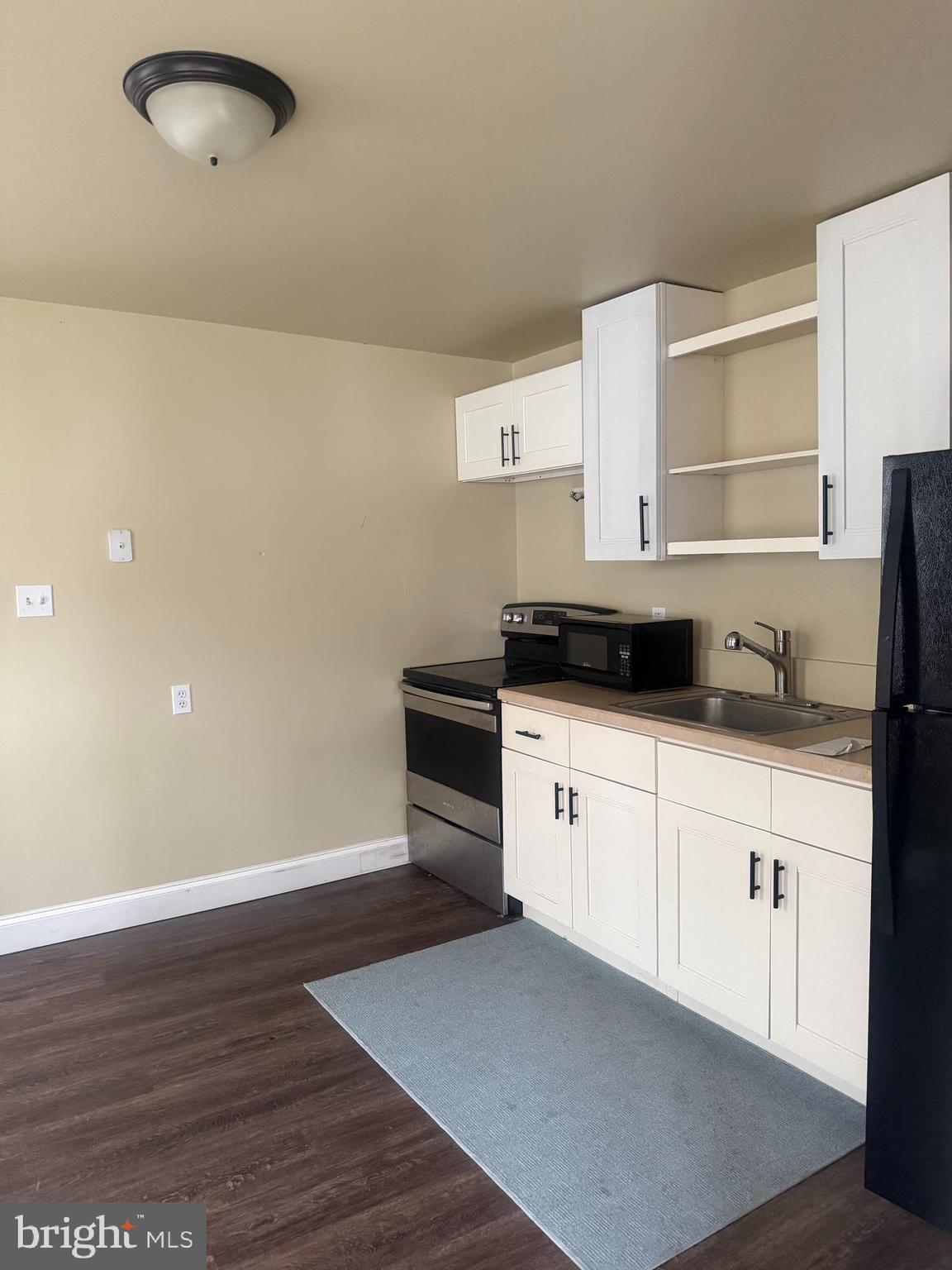 9 South Spruce Street Lititz, PA 17543 - Photo 2 of 4