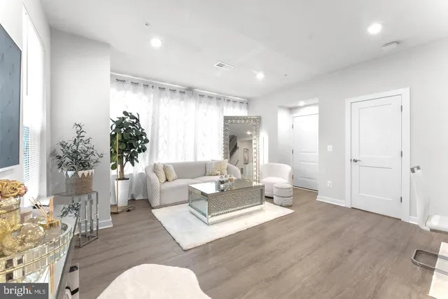 $2,999 | 43785 Transit Square, Ashburn, VA 20147