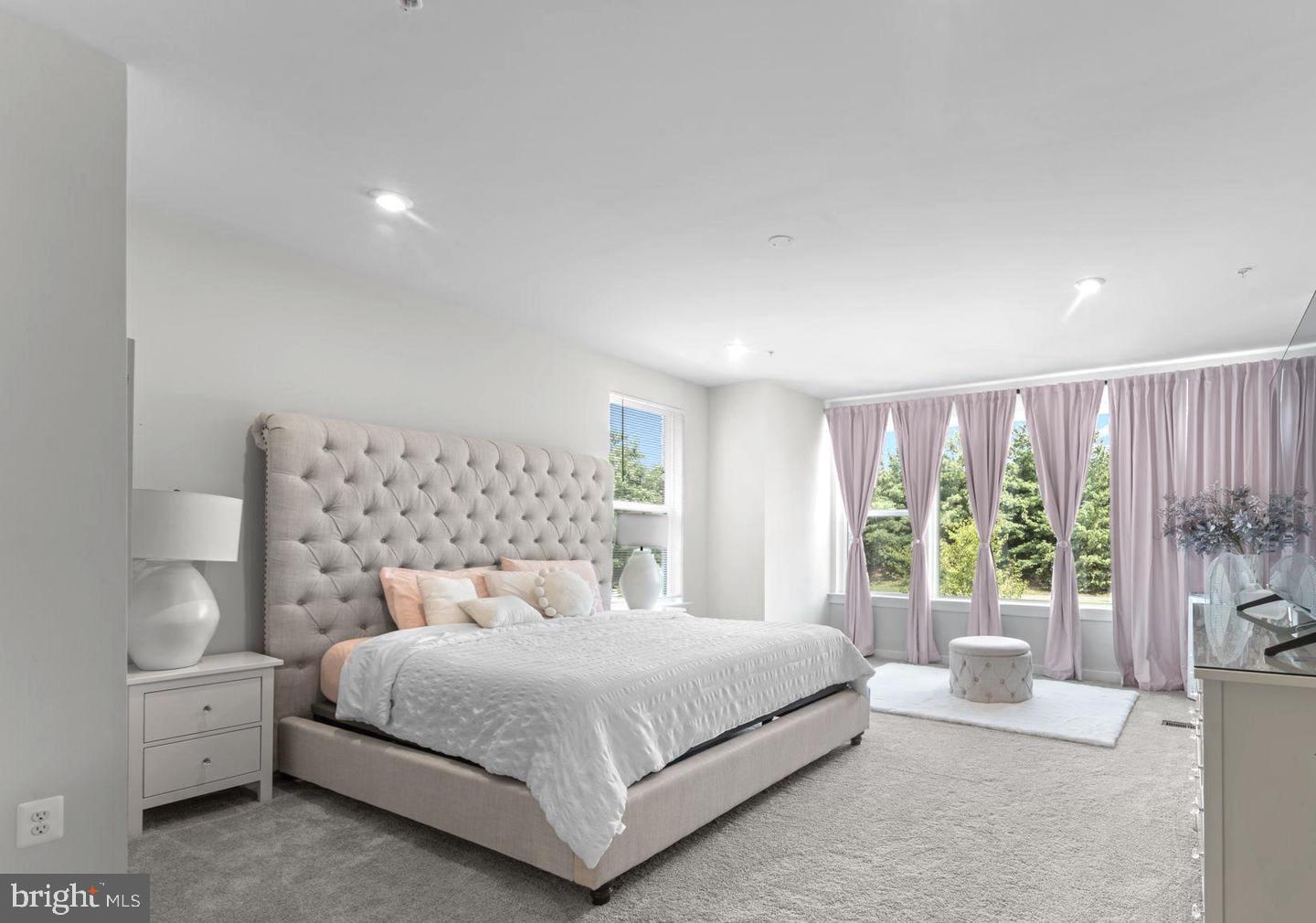 43785 Transit Square Ashburn, VA 20147 - Photo 12 of 40 a bedroom with a large bed and a window