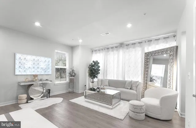 $2,999 | 43785 Transit Square, Ashburn, VA 20147