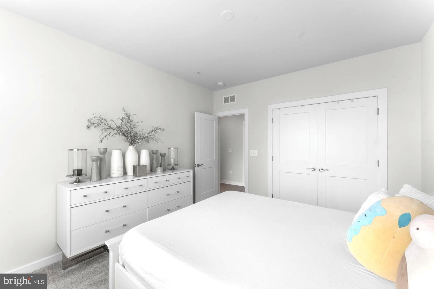 43785 Transit Square Ashburn, VA 20147 - Photo 22 of 40 a spacious bedroom with a bed and a dresser
