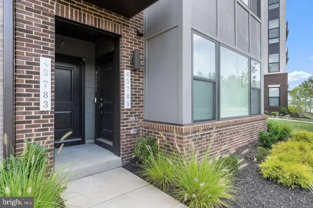 $2,999 | 43785 Transit Square, Ashburn, VA 20147