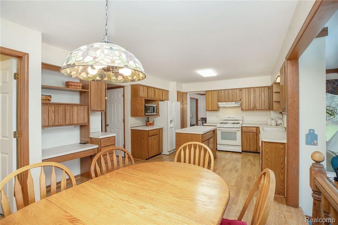 42221 Waterfall Road Northville, MI 48168 - Photo 11 of 39 RM_107.jpg