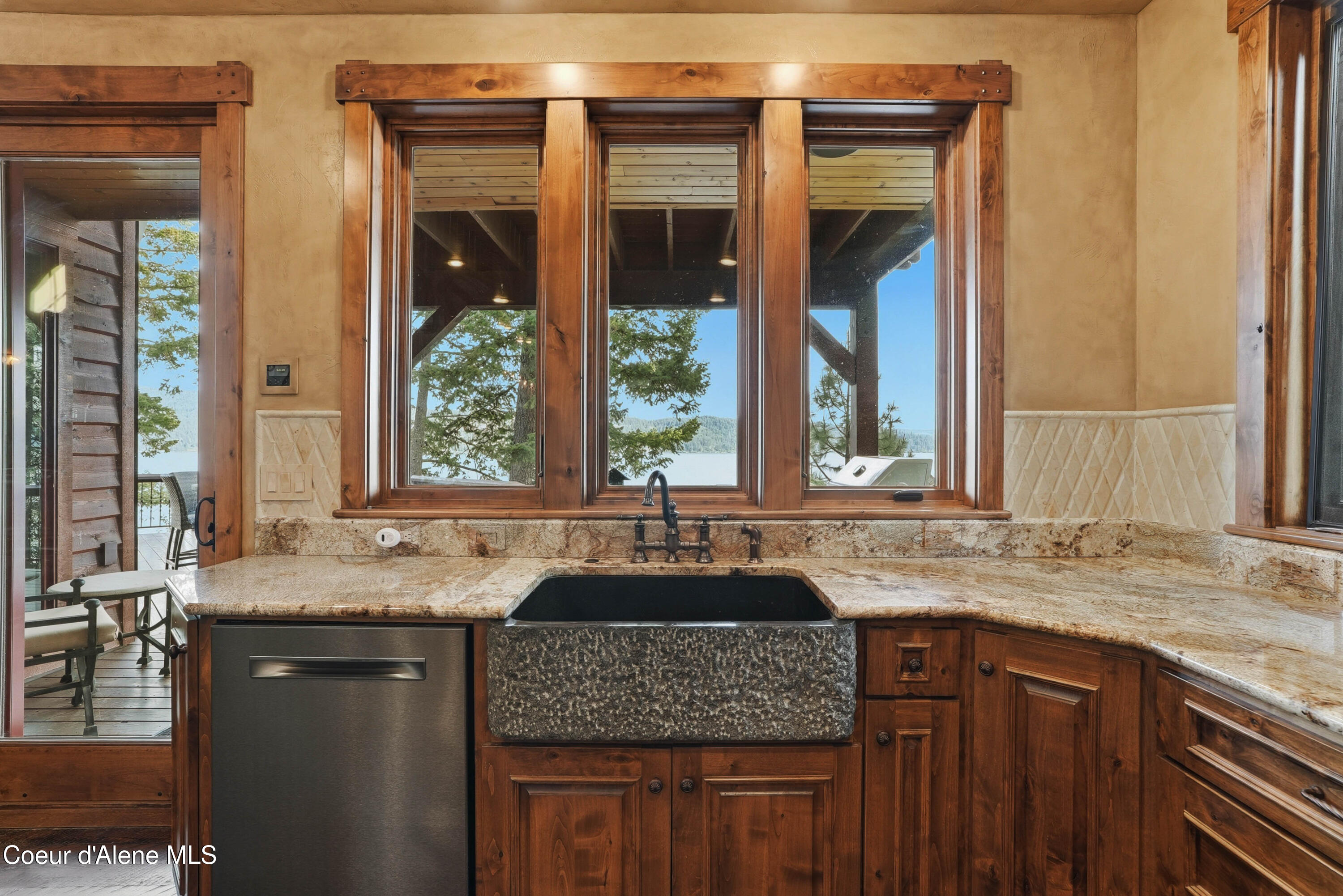 7190 West Rockford Bay Road Coeur D'Alene, ID 83814 - Photo 21 of 95 Granite Farm-style Sink