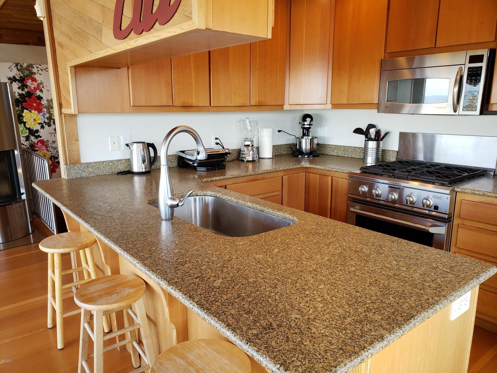 2306 Northwest Oceania Drive Waldport, OR 97394 - Photo 26 of 37 15
