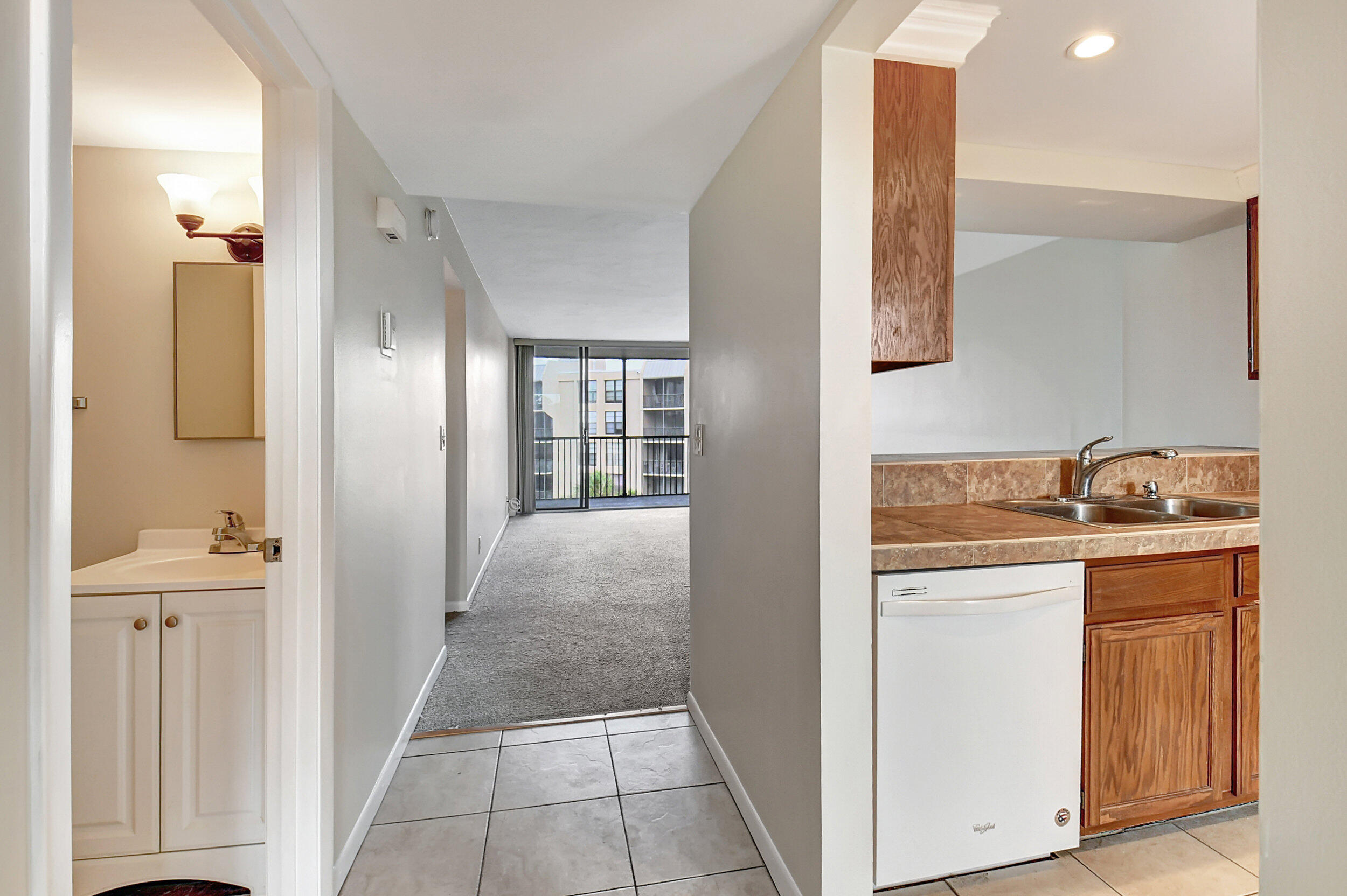 21 Royal Palm Way, Unit 504 Boca Raton, FL 33432 - Photo 5 of 48 04_dsc_2073