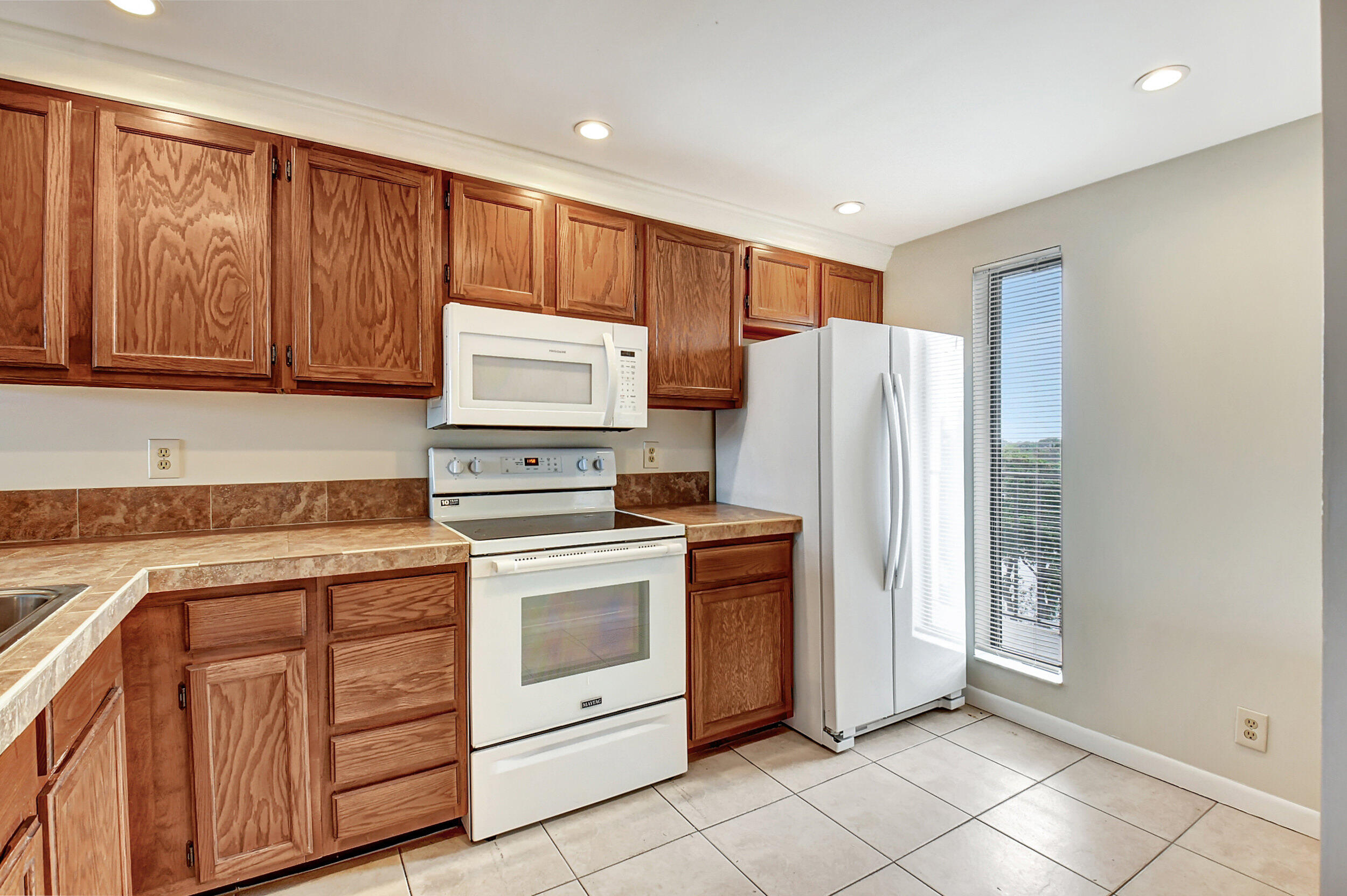 21 Royal Palm Way, Unit 504 Boca Raton, FL 33432 - Photo 7 of 48 06_dsc_2083