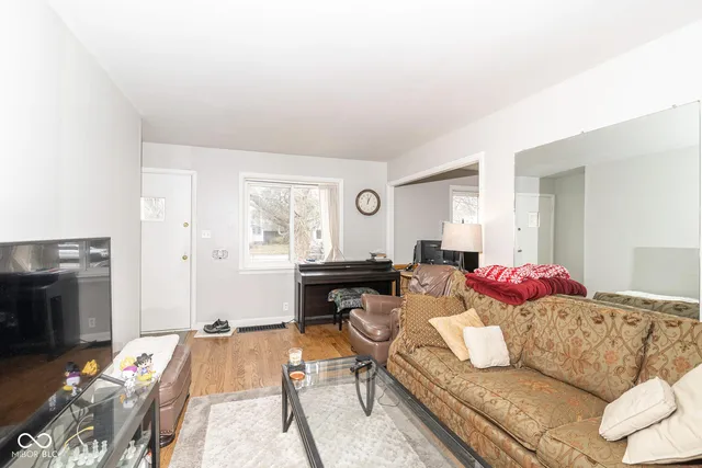 $1,000 | 5303 North College Avenue, Indianapolis, IN 46220