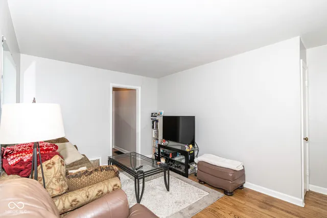 $1,000 | 5303 North College Avenue, Indianapolis, IN 46220